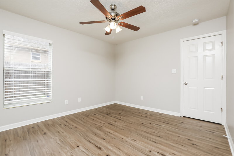 2,045/Mo, 107 W Cleveland St Apopka, FL 32703 Main Bedroom View