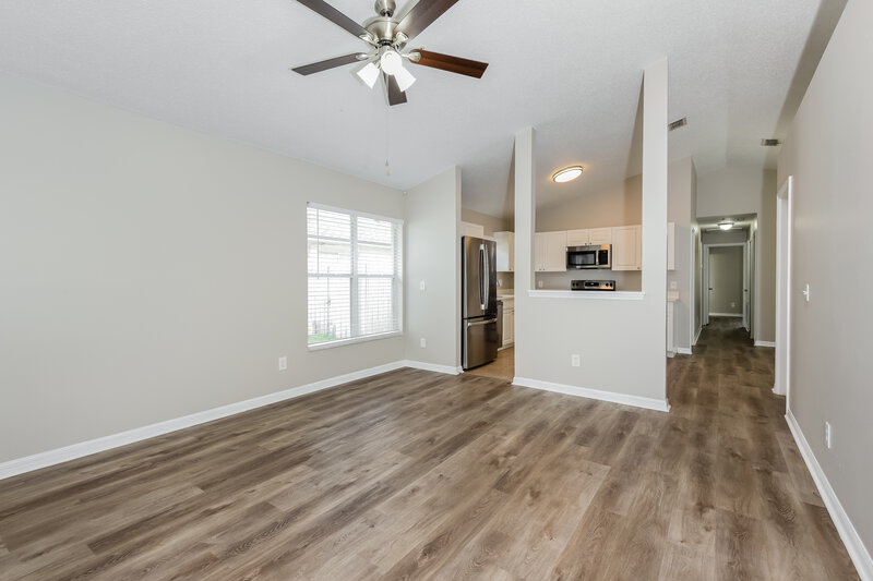 2,170/Mo, 9620 Hollyhill Dr Orlando, FL 32824 Living Room View 2