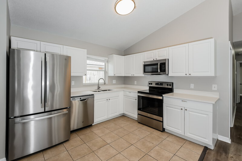 2,170/Mo, 9620 Hollyhill Dr Orlando, FL 32824 Kitchen View