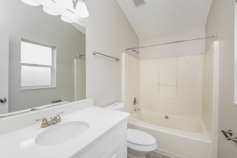 2,170/Mo, 9620 Hollyhill Dr Orlando, FL 32824 Main Bathroom View
