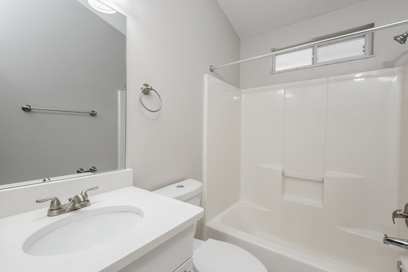 2,170/Mo, 9620 Hollyhill Dr Orlando, FL 32824 Bathroom View