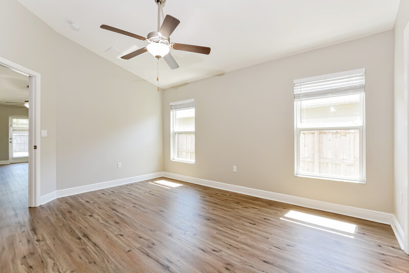 2,245/Mo, 2308 Bracknell Forest Trl Tavares, FL 32778 Main Bedroom View 2