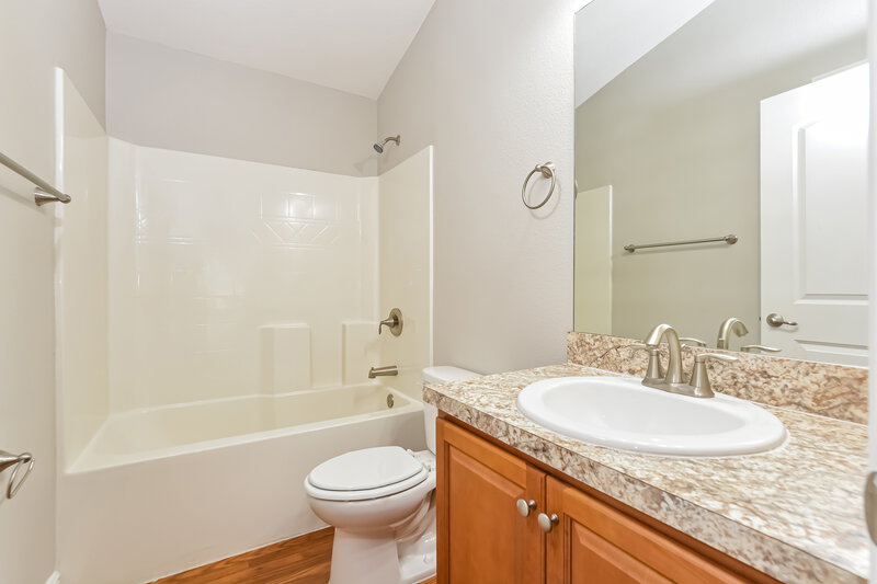 2,245/Mo, 2308 Bracknell Forest Trl Tavares, FL 32778 Bathroom View