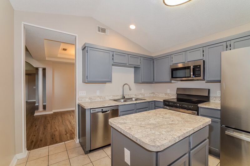 2,335/Mo, 957 Piedmont Oaks Dr Apopka, FL 32703 Kitchen View 2