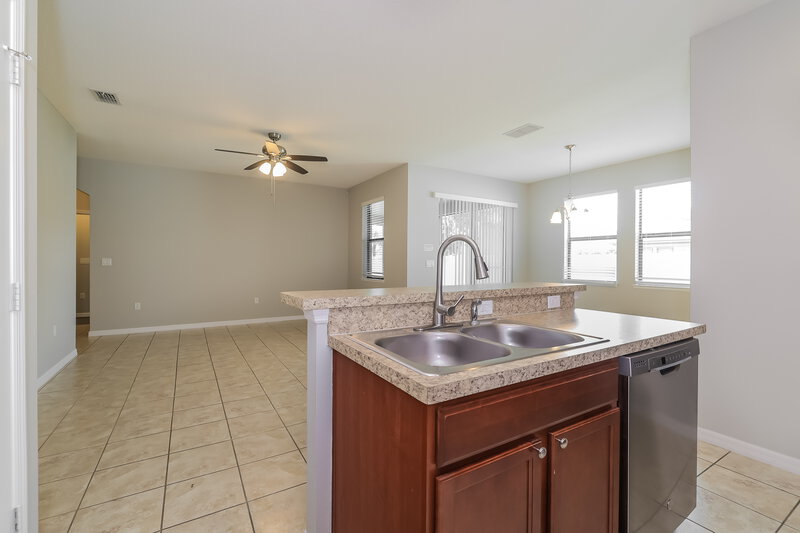 2,185/Mo, 3108 Brinwood Dr Kissimmee, FL 34758 Kitchen View 2