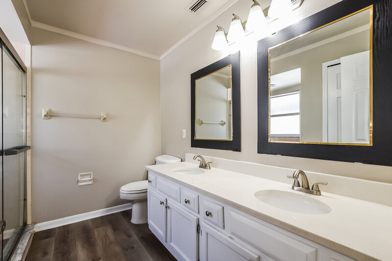 2,315/Mo, 8782 Foley Dr Orlando, FL 32825 Main Bathroom View