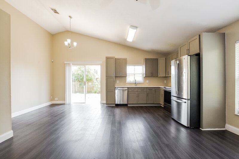 2,350/Mo, 8420 Fort Clinch Ave Orlando, FL 32822 Kitchen View