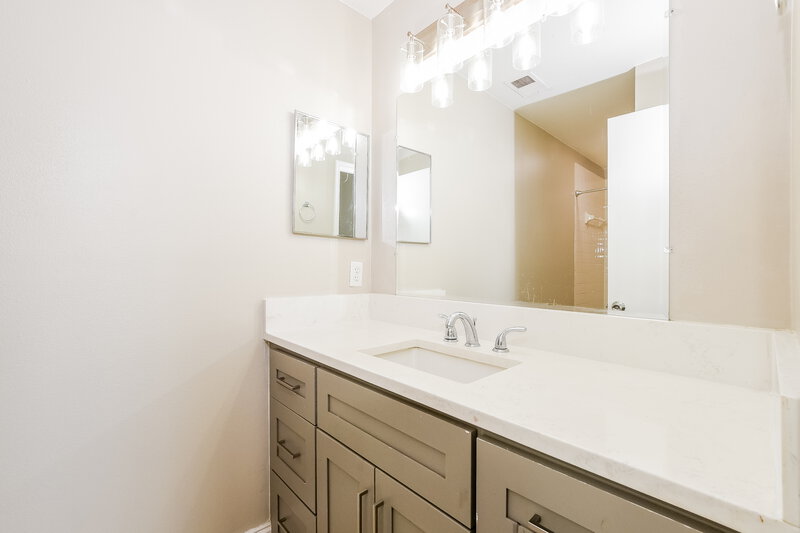 2,350/Mo, 8420 Fort Clinch Ave Orlando, FL 32822 Main Bathroom View