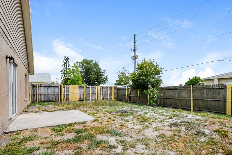 2,350/Mo, 8420 Fort Clinch Ave Orlando, FL 32822 Backyard View