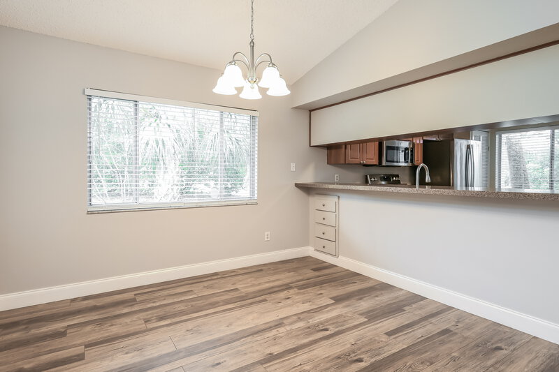 2,195/Mo, 810 Grand Cayman Ct Orlando, FL 32835 Dining Room View