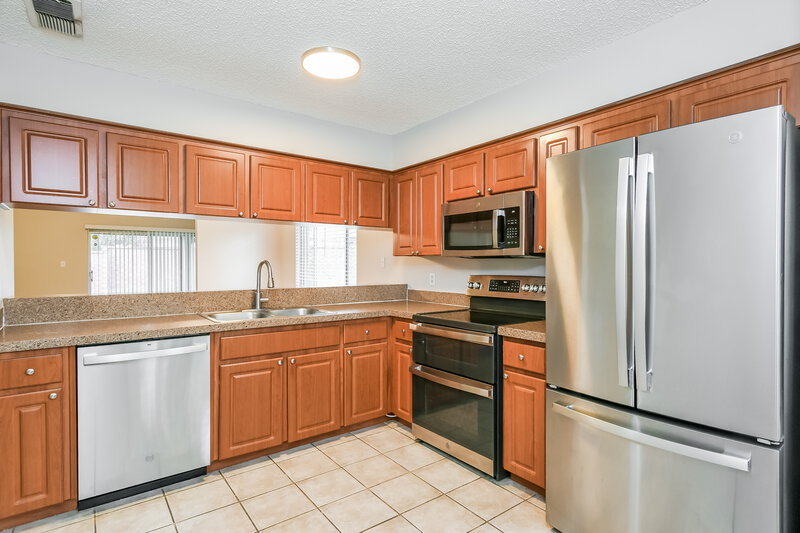2,195/Mo, 810 Grand Cayman Ct Orlando, FL 32835 Kitchen View