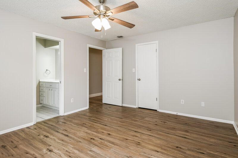 2,195/Mo, 810 Grand Cayman Ct Orlando, FL 32835 Main Bedroom View 2