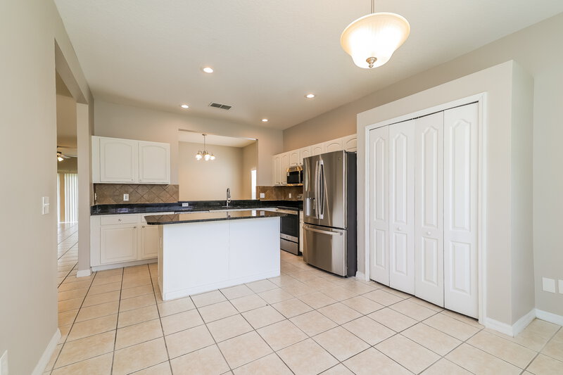 2,155/Mo, 4406 Creeks Run Blvd Kissimmee, FL 34746 Kitchen View