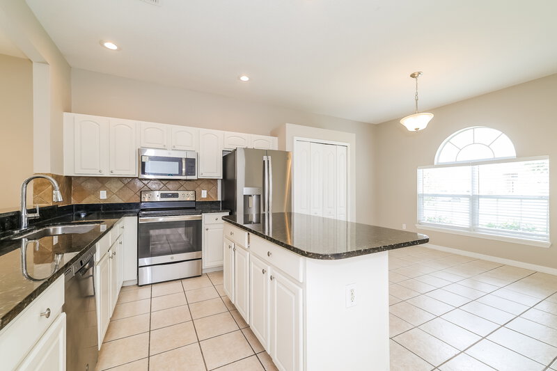 2,155/Mo, 4406 Creeks Run Blvd Kissimmee, FL 34746 Kitchen View 2