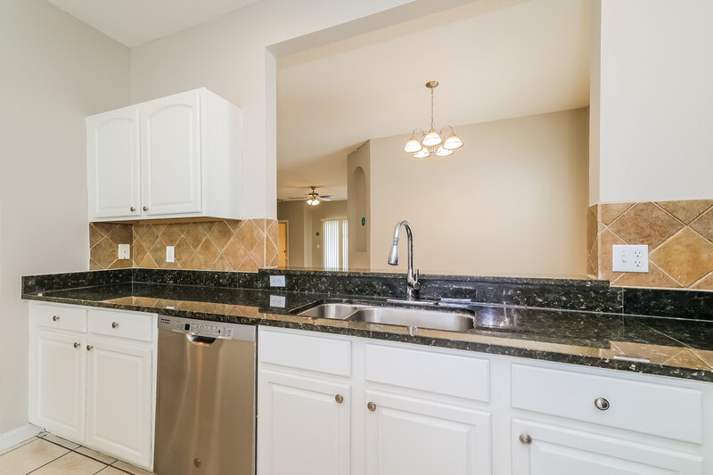 2,155/Mo, 4406 Creeks Run Blvd Kissimmee, FL 34746 Kitchen View 3
