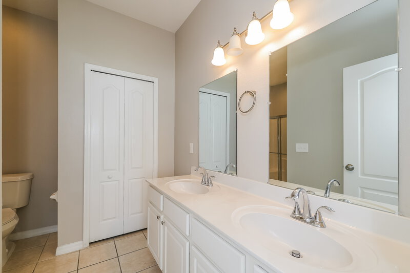 2,155/Mo, 4406 Creeks Run Blvd Kissimmee, FL 34746 Main Bathroom View