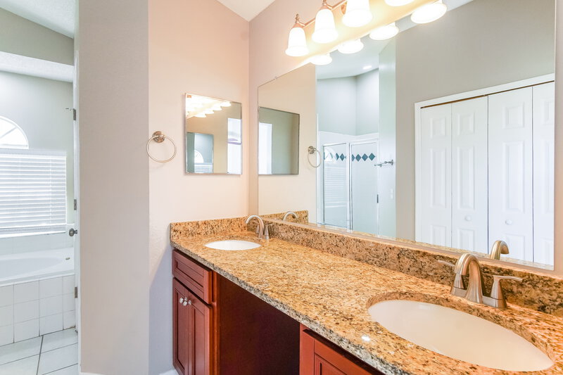 3,130/Mo, 2843 Berkshire Cir Kissimmee, FL 34743 Main Bathroom View