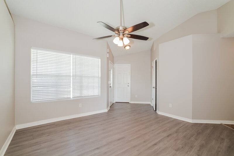 1,995/Mo, 10412 Glassborough Dr Orlando, FL 32825 Living Room View 2