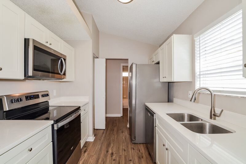 1,995/Mo, 10412 Glassborough Dr Orlando, FL 32825 Kitchen View