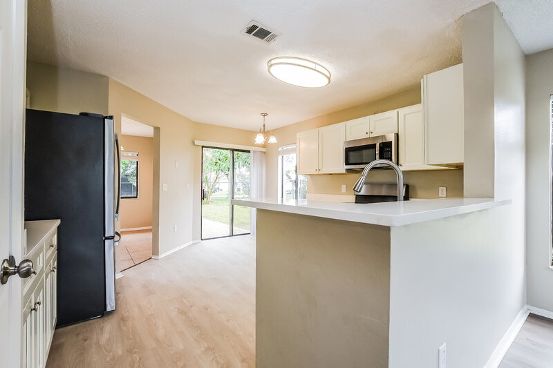 2,295/Mo, 13133 Boulder Woods Cir Orlando, FL 32824 Kitchen View