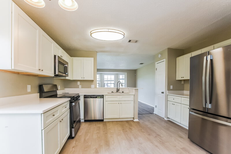 2,295/Mo, 13133 Boulder Woods Cir Orlando, FL 32824 Kitchen View 2