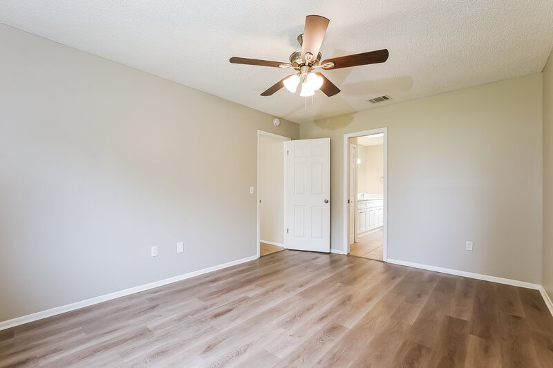 2,295/Mo, 13133 Boulder Woods Cir Orlando, FL 32824 Main Bedroom View 2