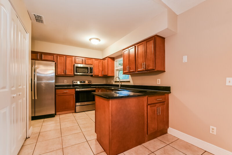 1,835/Mo, 647 Redwood Dr Winter Springs, FL 32708 Kitchen View