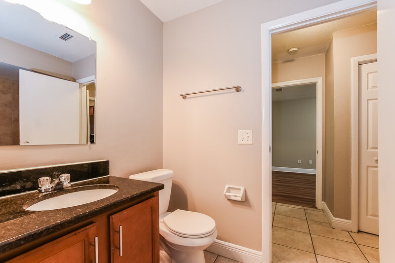 1,835/Mo, 647 Redwood Dr Winter Springs, FL 32708 Main Bathroom View