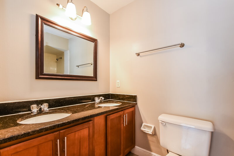 1,835/Mo, 647 Redwood Dr Winter Springs, FL 32708 Bathroom View