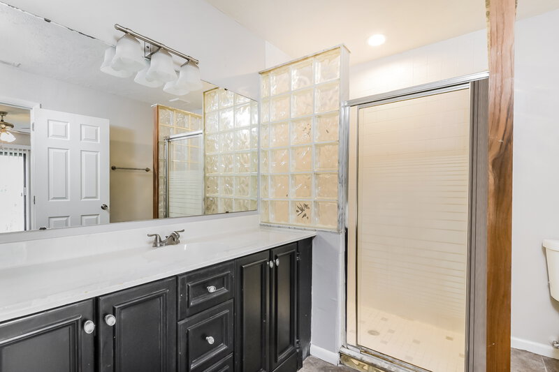 2,570/Mo, 1556 Monticello St Deltona, FL 32725 Main Bathroom View