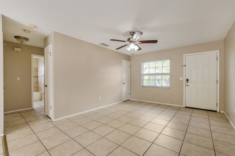 1,870/Mo, 542 Salerno Dr Deltona, FL 32725 Living Room View
