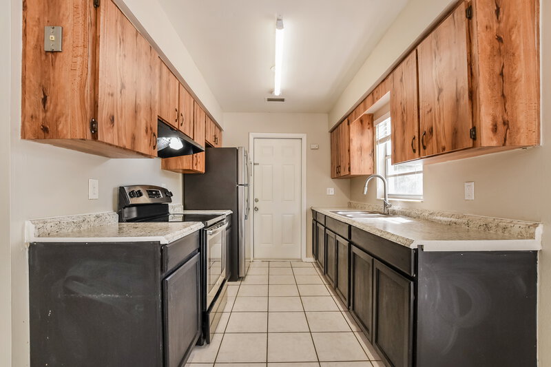 1,870/Mo, 542 Salerno Dr Deltona, FL 32725 Kitchen View