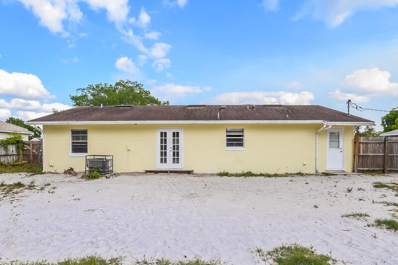 1,870/Mo, 542 Salerno Dr Deltona, FL 32725 Rear View