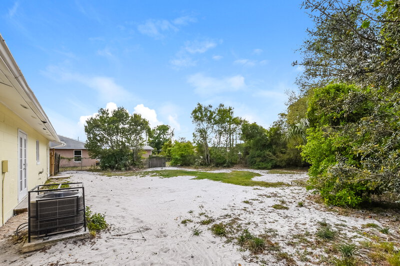 1,870/Mo, 542 Salerno Dr Deltona, FL 32725 Backyard View