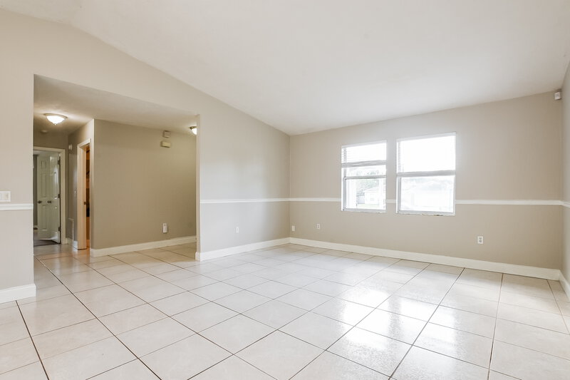 2,500/Mo, 1819 E Glancy Dr Deltona, FL 32725 Living Room View