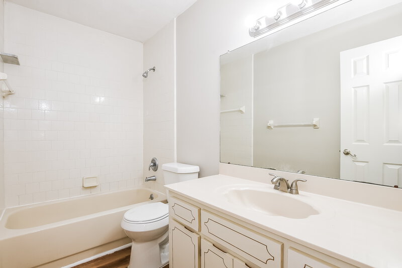 2,500/Mo, 1819 E Glancy Dr Deltona, FL 32725 Bathroom View