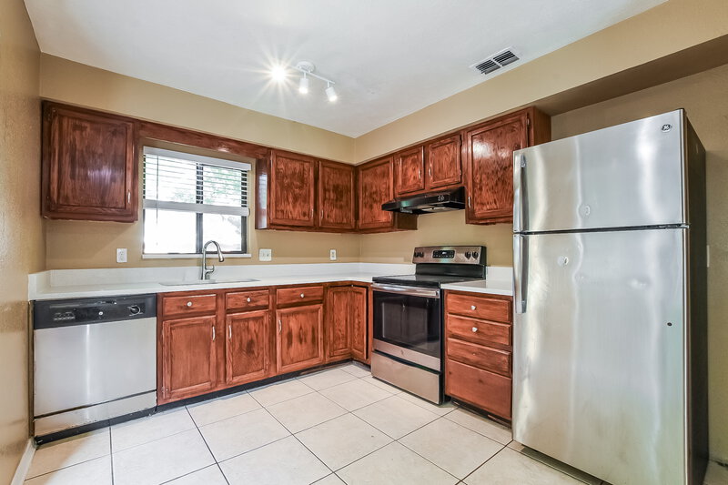 1,810/Mo, 1842 Giles St Deltona, FL 32725 Kitchen View