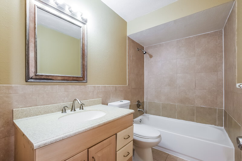 1,810/Mo, 1842 Giles St Deltona, FL 32725 Bathroom View