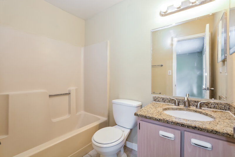 1,815/Mo, 3100 Croton Ave Deltona, FL 32738 Main Bathroom View