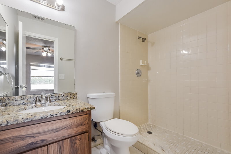 1,945/Mo, 1577 Ross Dr Deltona, FL 32738 Main Bathroom View