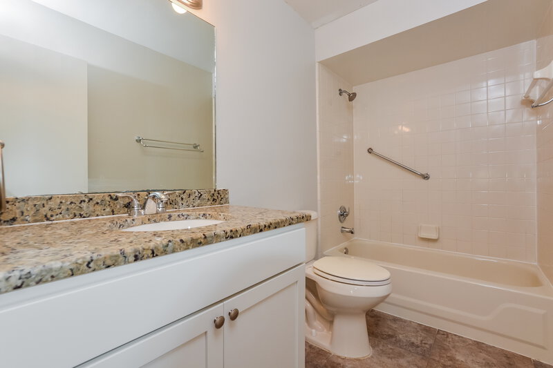 1,945/Mo, 1577 Ross Dr Deltona, FL 32738 Bathroom View