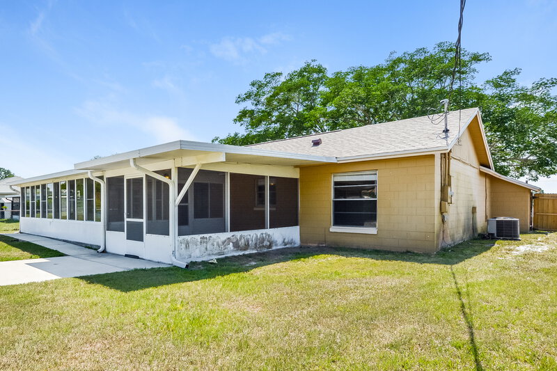 1,945/Mo, 1577 Ross Dr Deltona, FL 32738 Rear View