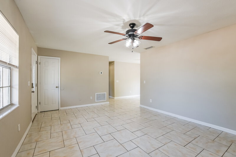 1,775/Mo, 2829 Staten Dr Deltona, FL 32738 Living Room View 2