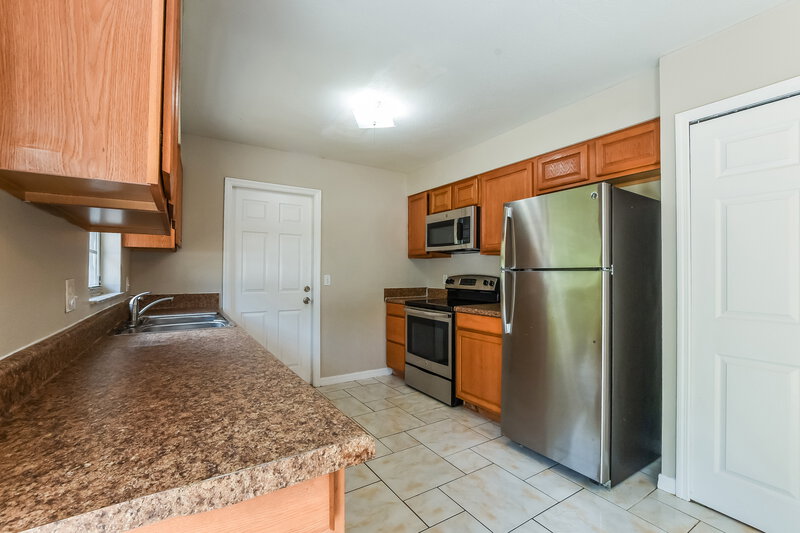 1,775/Mo, 2829 Staten Dr Deltona, FL 32738 Kitchen View
