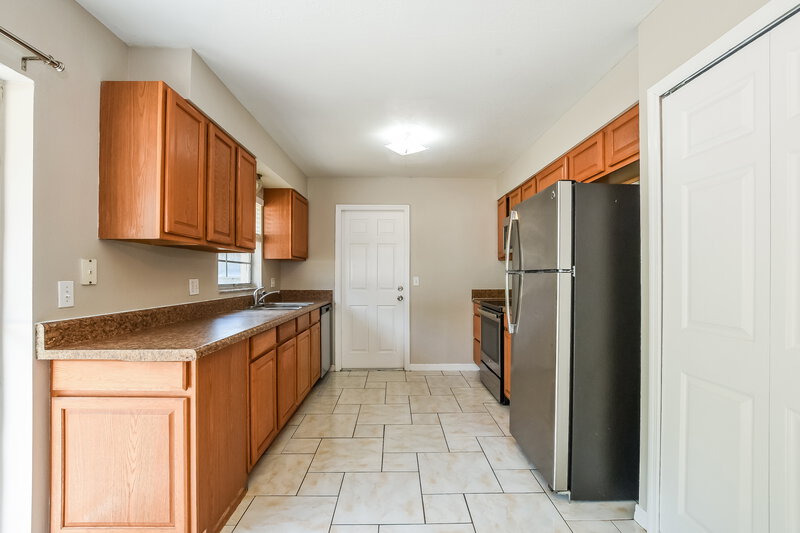 1,775/Mo, 2829 Staten Dr Deltona, FL 32738 Kitchen View 2