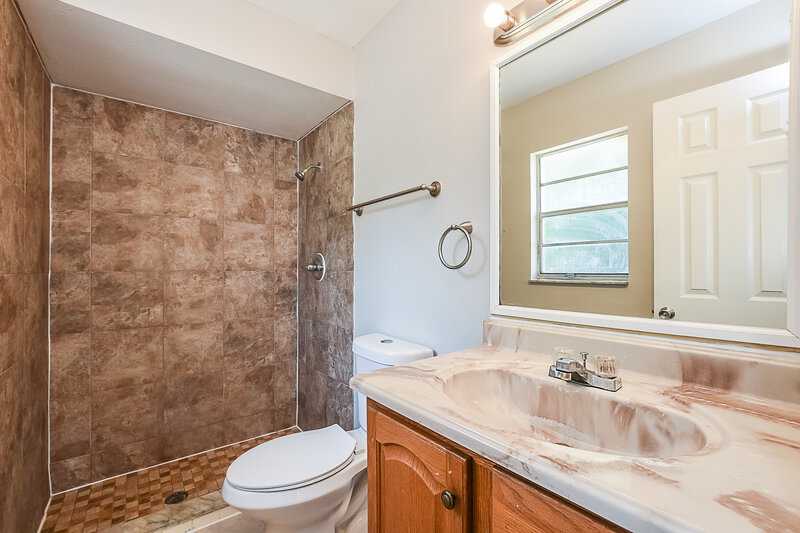 1,775/Mo, 2829 Staten Dr Deltona, FL 32738 Main Bathroom View