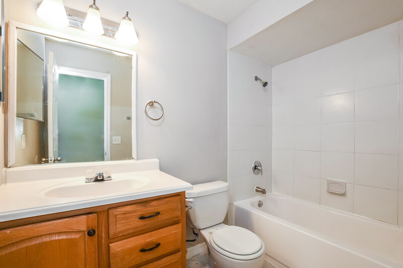 1,775/Mo, 2829 Staten Dr Deltona, FL 32738 Bathroom View