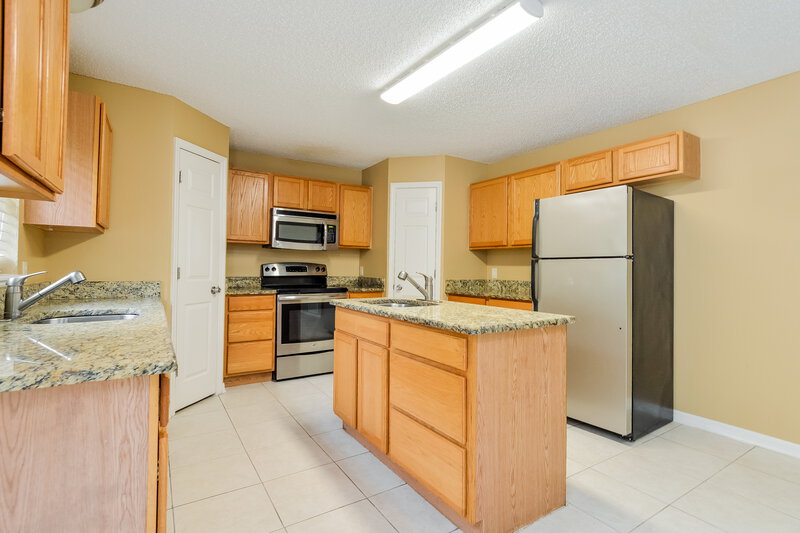 3,460/Mo, 2047 Galahad Dr Deltona, FL 32738 Kitchen View