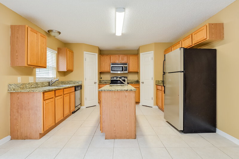 3,460/Mo, 2047 Galahad Dr Deltona, FL 32738 Kitchen View 2