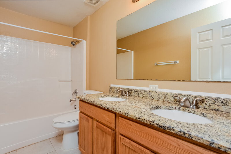 3,460/Mo, 2047 Galahad Dr Deltona, FL 32738 Main Bathroom View